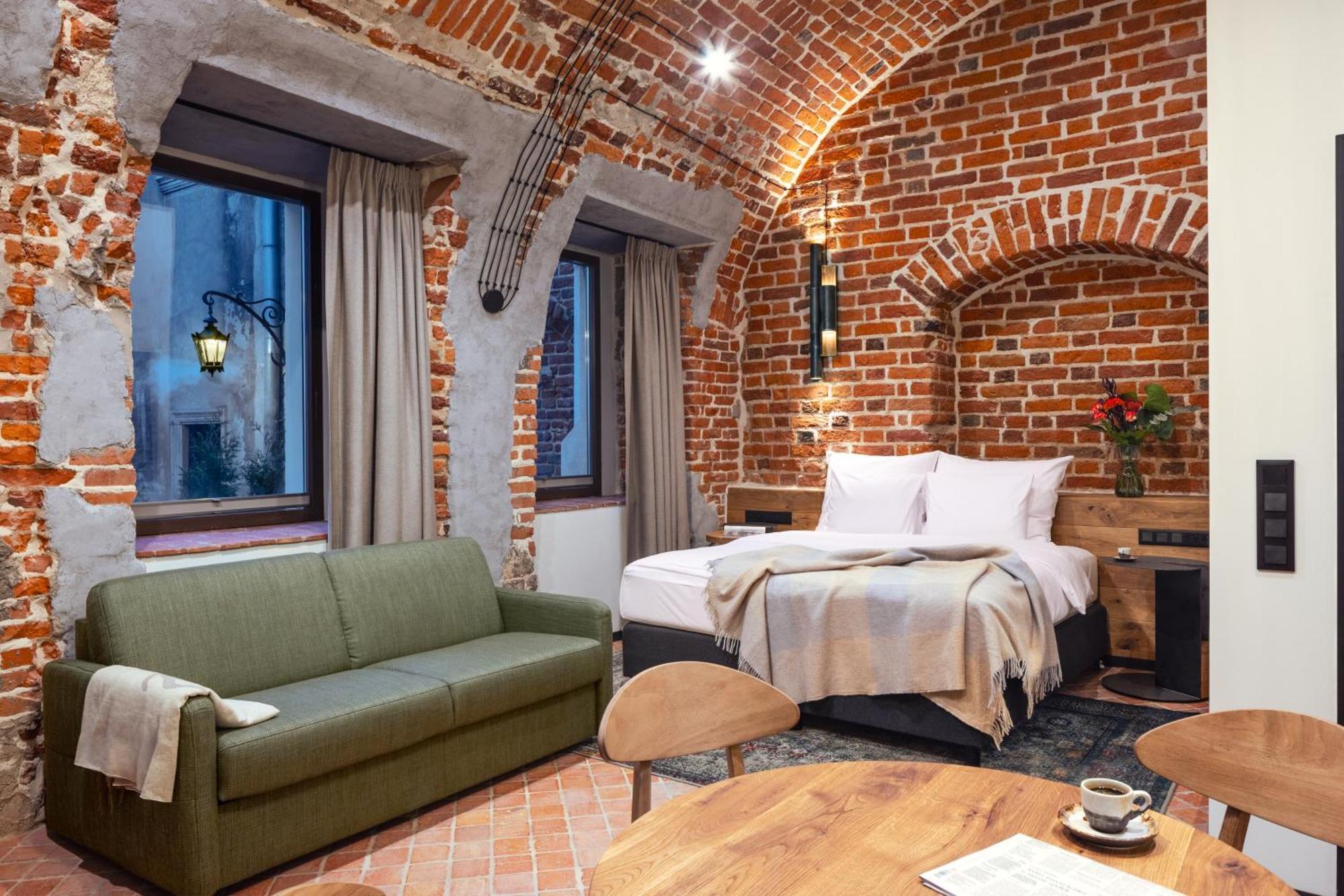 Nomadic Urban Premium Suites Краков Экстерьер фото