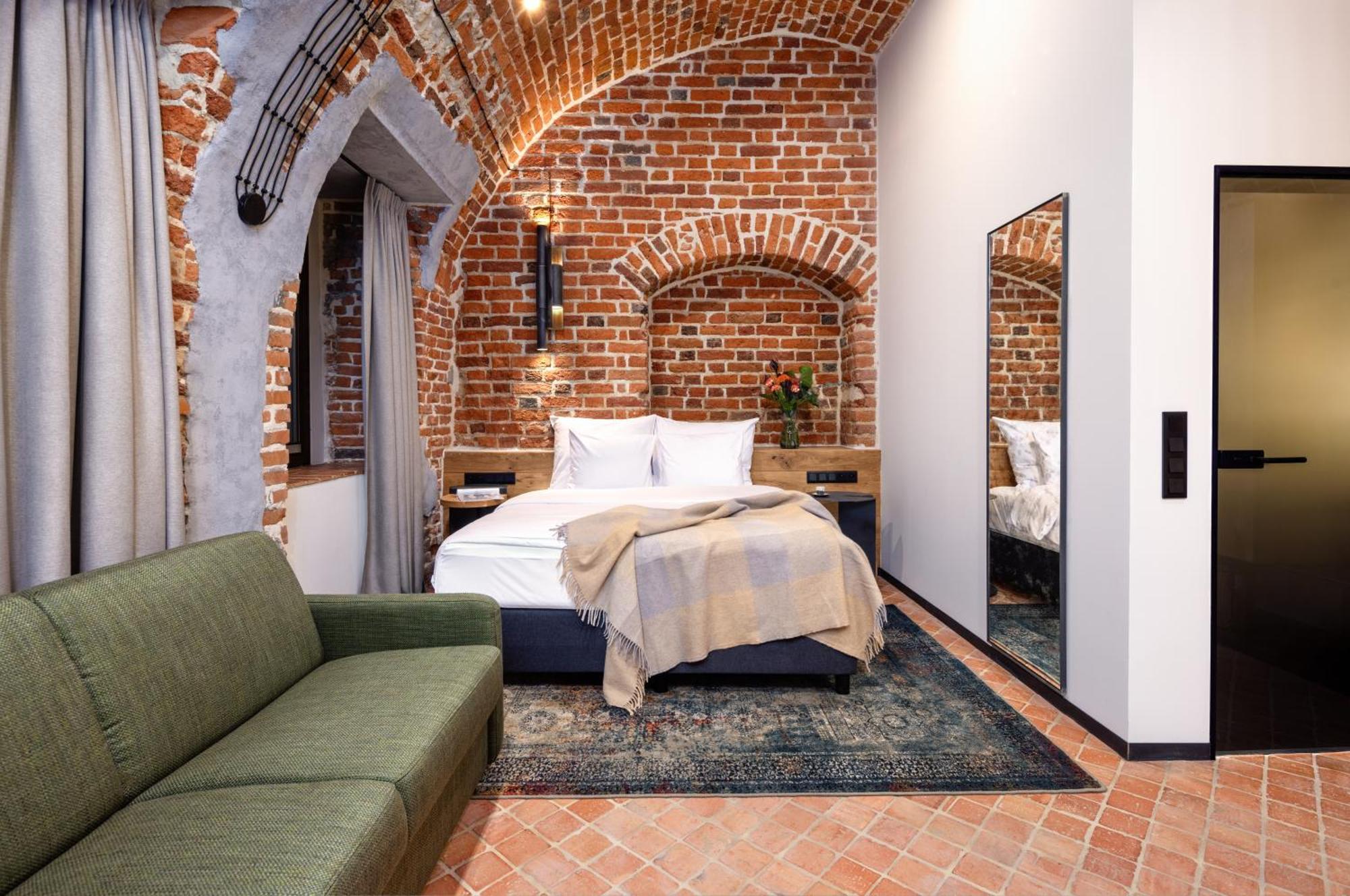 Nomadic Urban Premium Suites Краков Экстерьер фото