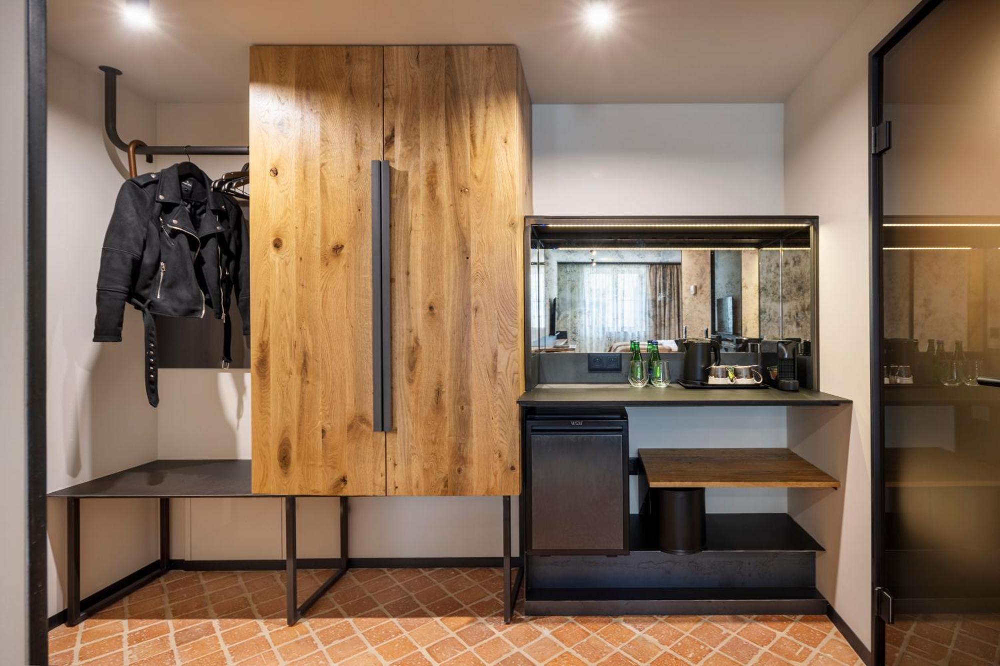 Nomadic Urban Premium Suites Краков Экстерьер фото