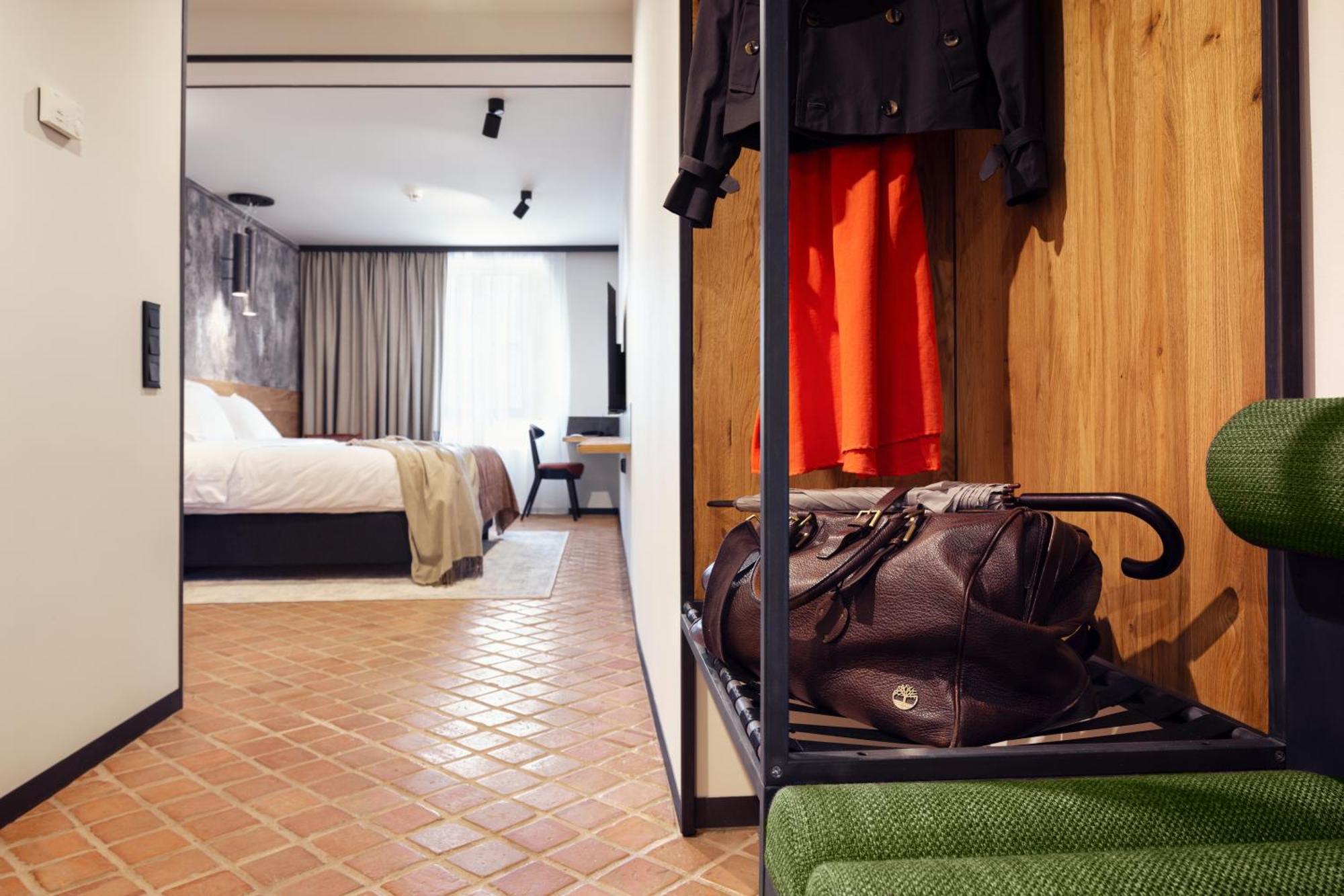 Nomadic Urban Premium Suites Краков Экстерьер фото