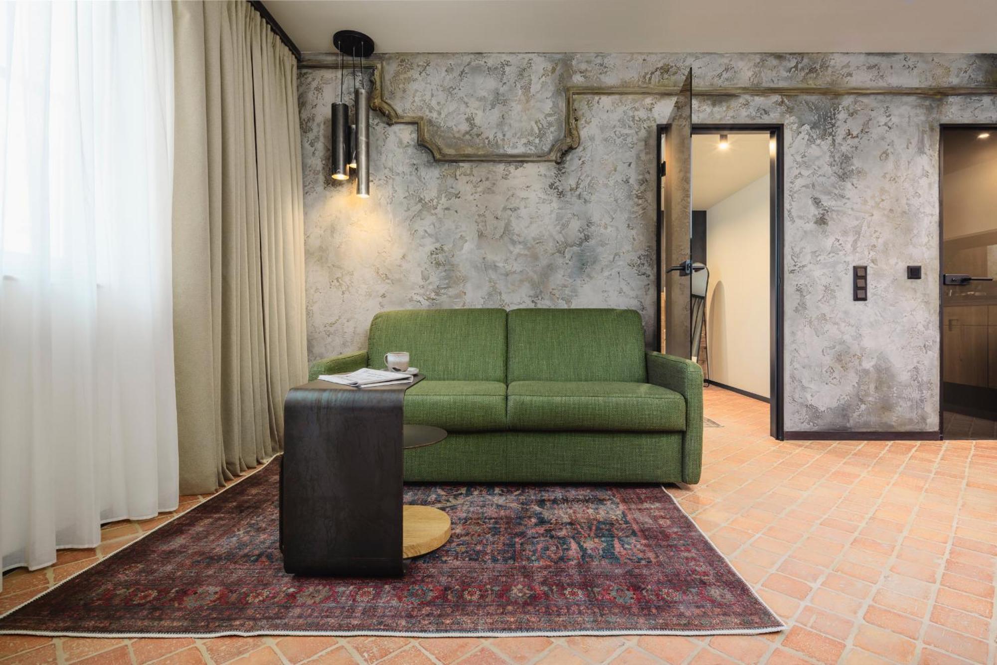 Nomadic Urban Premium Suites Краков Экстерьер фото